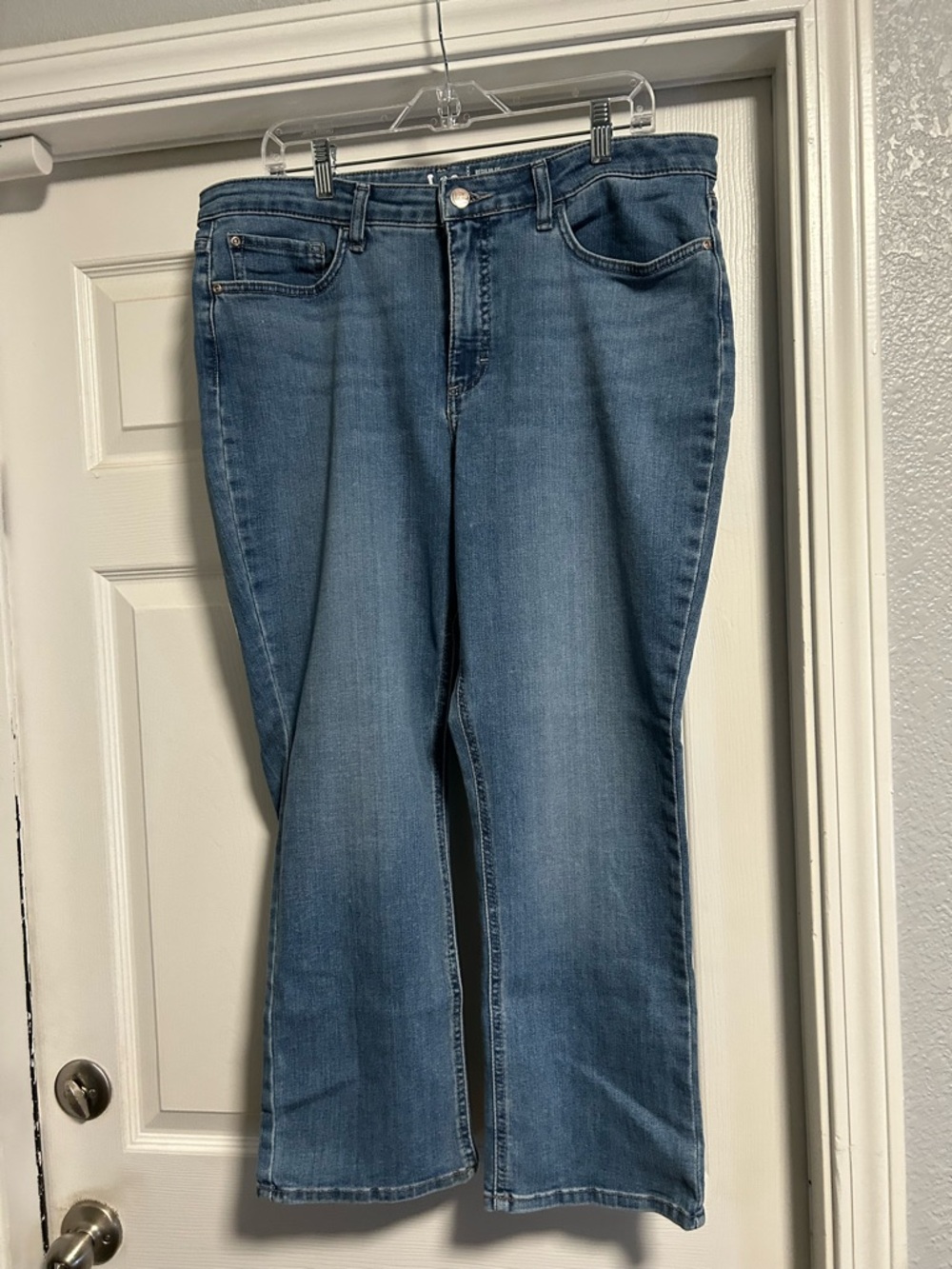 Lee Classic Women's Light Blue Straight-Leg Jeans